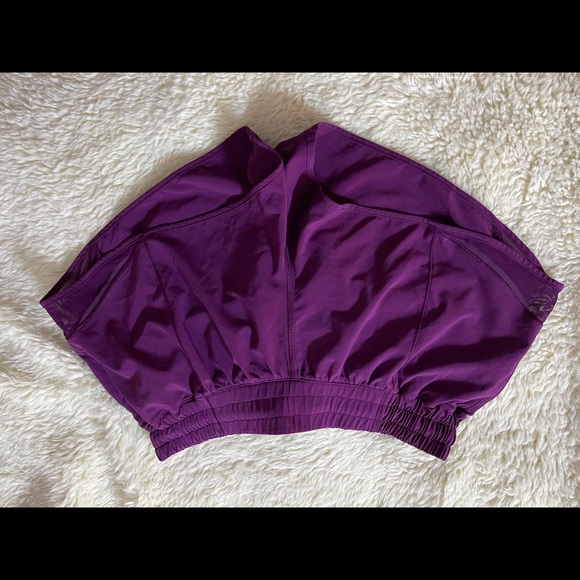 lululemon athletica Pants - Lululemon Hotty Hot shorts 2.5”